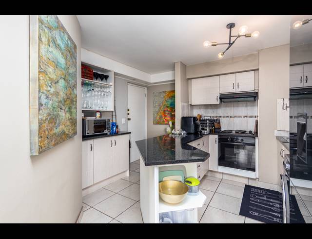 2 BEDROOM APARTMENT TO LET IN BEACHFRONT